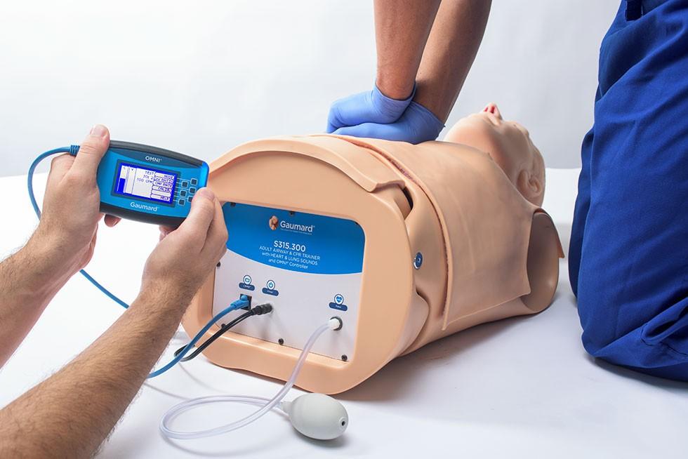 OS170-0122 Zajištění dýchacích cest dospělého: Dospělý intubační a KPR figurína se srdečními a plicními ozvy