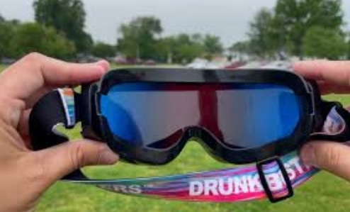 lsd Simulace stáří, ochrnutí a obezity: Brýle simulující účinky Extáze nebo LSD, batikovaný pásek